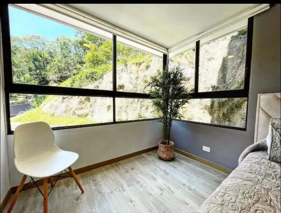 Remotecasa - El Poblado, 2 Bedrooms+Office Medellin Apartment