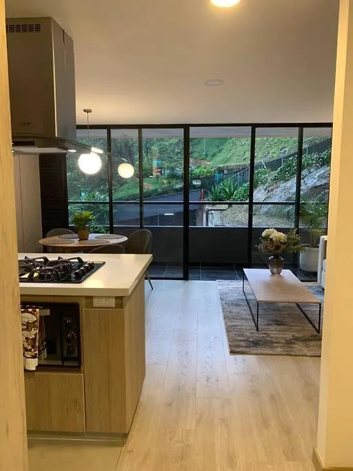 Remotecasa - El Poblado, 2 Bedrooms+Office Medellin Apartment